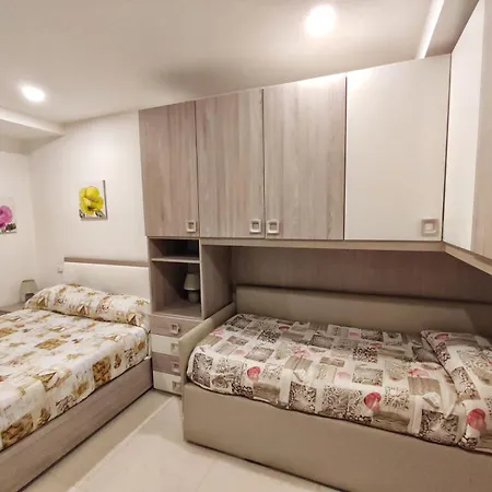 The Flowers Aparthotel *