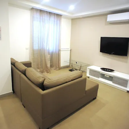 Aparthotel The Flowers *
