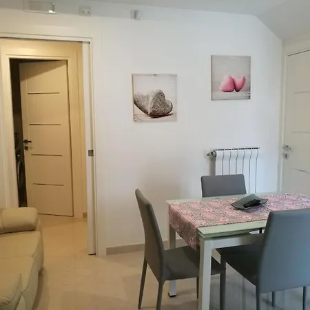 Lägenhetshotell The Flowers 4*